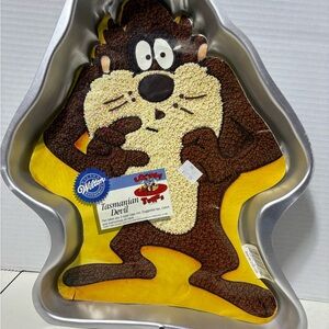 Wilton Looney Tunes Taz Character Cake Pan